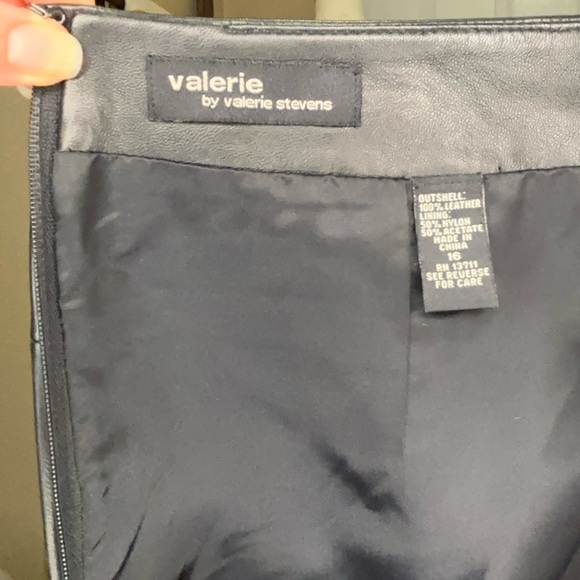 Valerie Stevens Black Leather Pencil Skirt - Picture 3 of 5